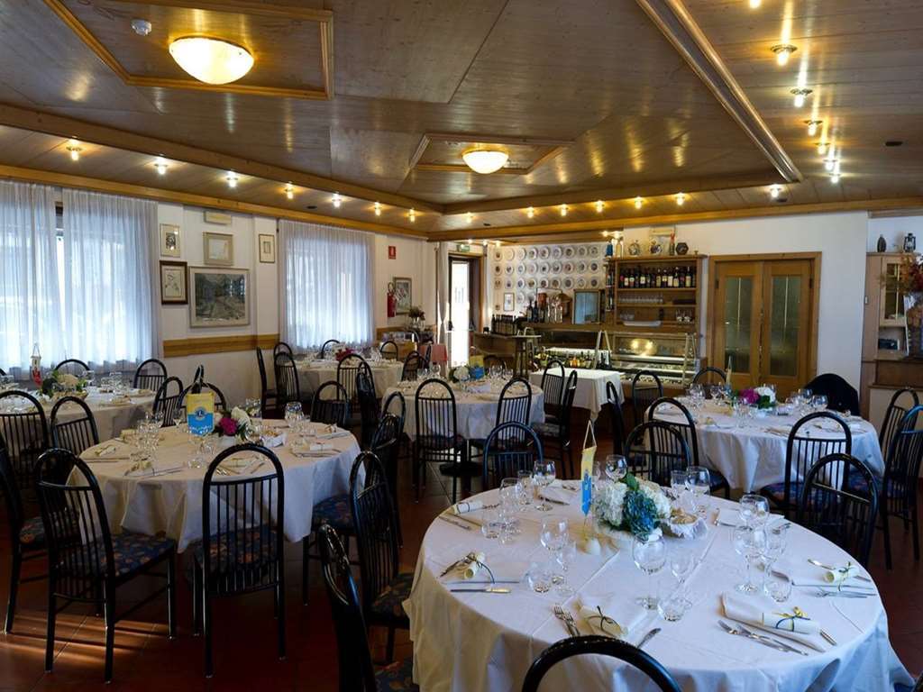 Hotel Ferrovia Calalzo di Cadore 레스토랑 사진